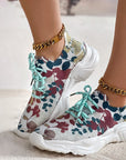 Casual mesh sneakers with ergonomic sole and floral details