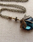 Elegant Libelle Pendant in Aged Silver