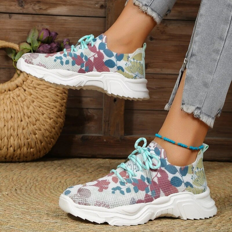 Casual mesh sneakers with ergonomic sole and floral details