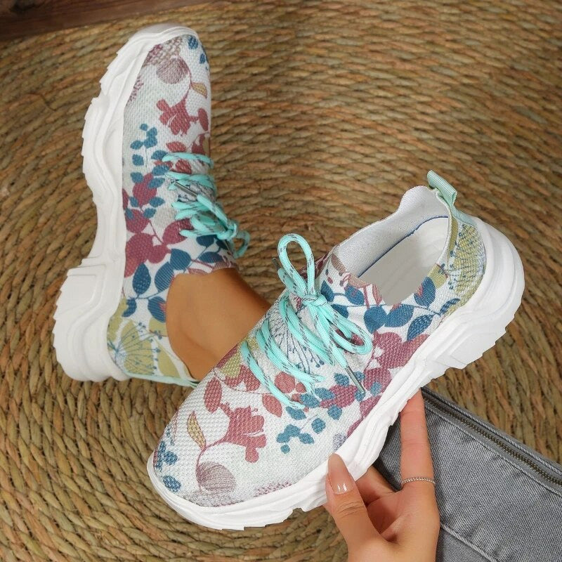 Casual mesh sneakers with ergonomic sole and floral details